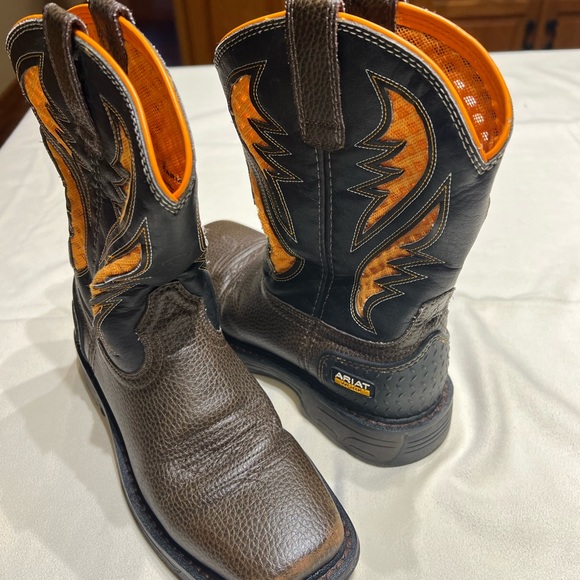 ARIAT SIZE 3 - Picture 9 of 16